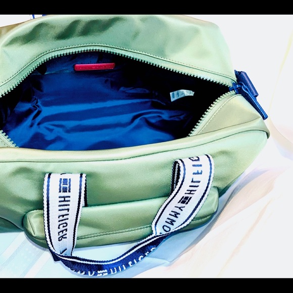 tommy hilfiger Green duffle bag in size medium Bag Trendy Affordable Price Deal - Picture 7 of 9